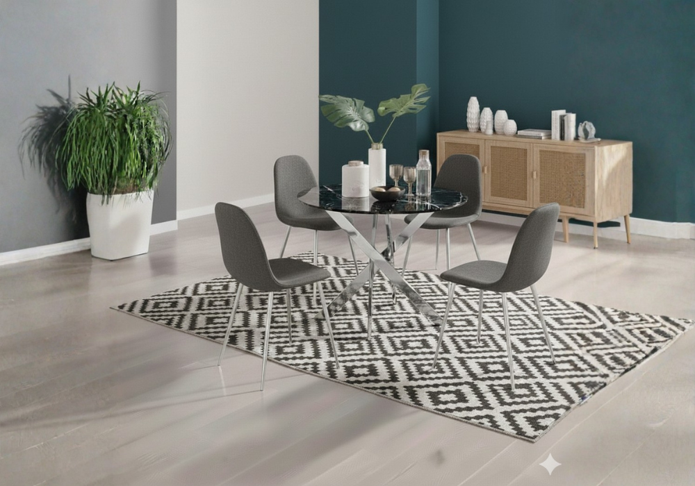 Ronde table avec chaises