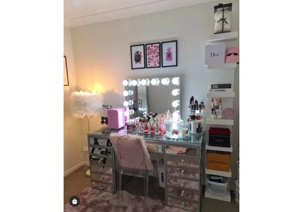 Ensemble de vanité coiffeuse élégant avec miroir Bluetooth et lumiéres LED (13 tiroirs) Swedzo-Meuble
