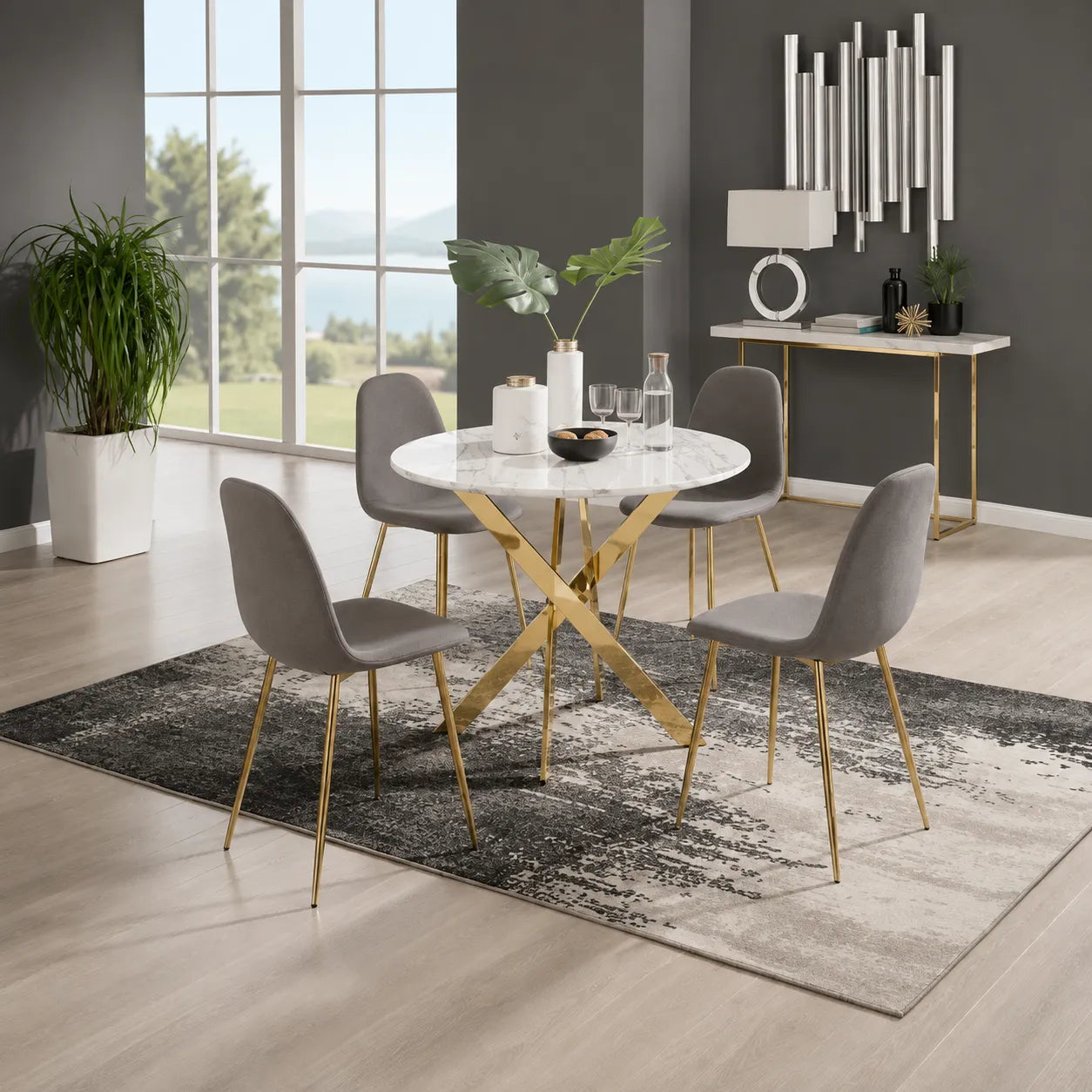 Ronde Table avec chaises avec doree pieds