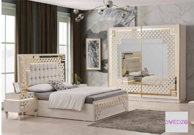 Chambre complète Cristal avec sommier(Dorée)
— ensemble complet chambre à coucher, set chambre à coucher, chambre complète moderne, chambre à coucher avec lit et rangement, ensemble chambre pas cher, mobilier chambre complet, lit avec commode et tables de chevet