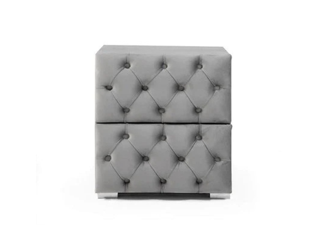 Chevet Capitonné Velours Gris
— chevet, chevet design, chevet moderne, chevet pas cher, chevet avec tiroirs, chevet avec lampe intégrée, chevet compact, meuble de nuit, chevet chambre